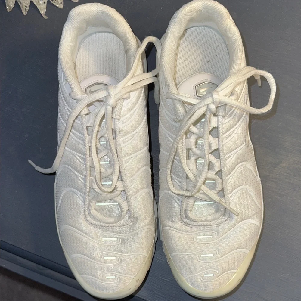 Nike TN AIR SB ZOOM WHITE MIDS Sneakers Youth 6 athletic athleisure minimalist